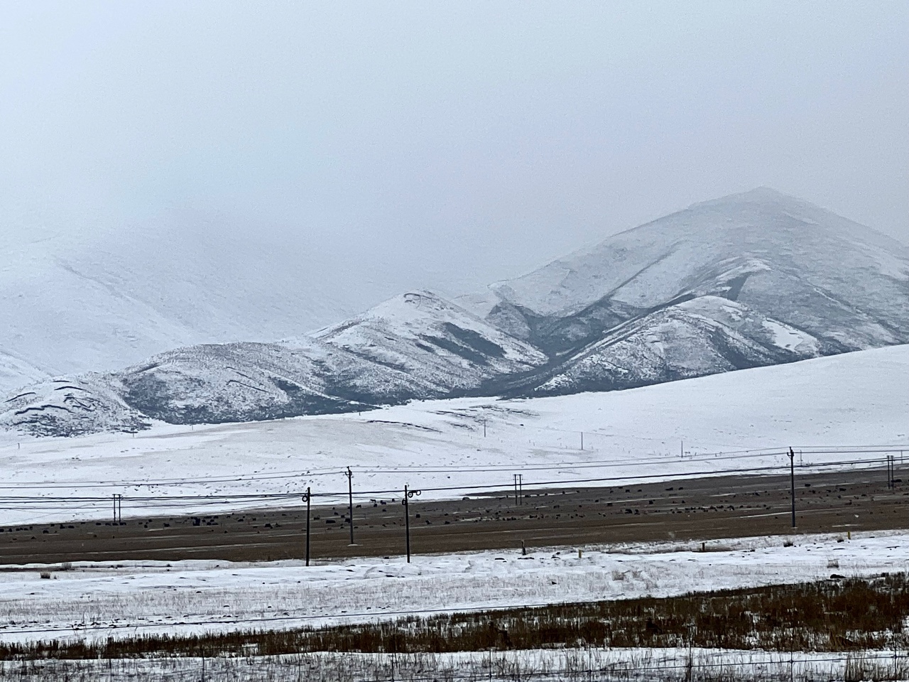 敦煌包車咨詢：走出誤區(qū)必須糾正的十大不良駕駛習(xí)慣