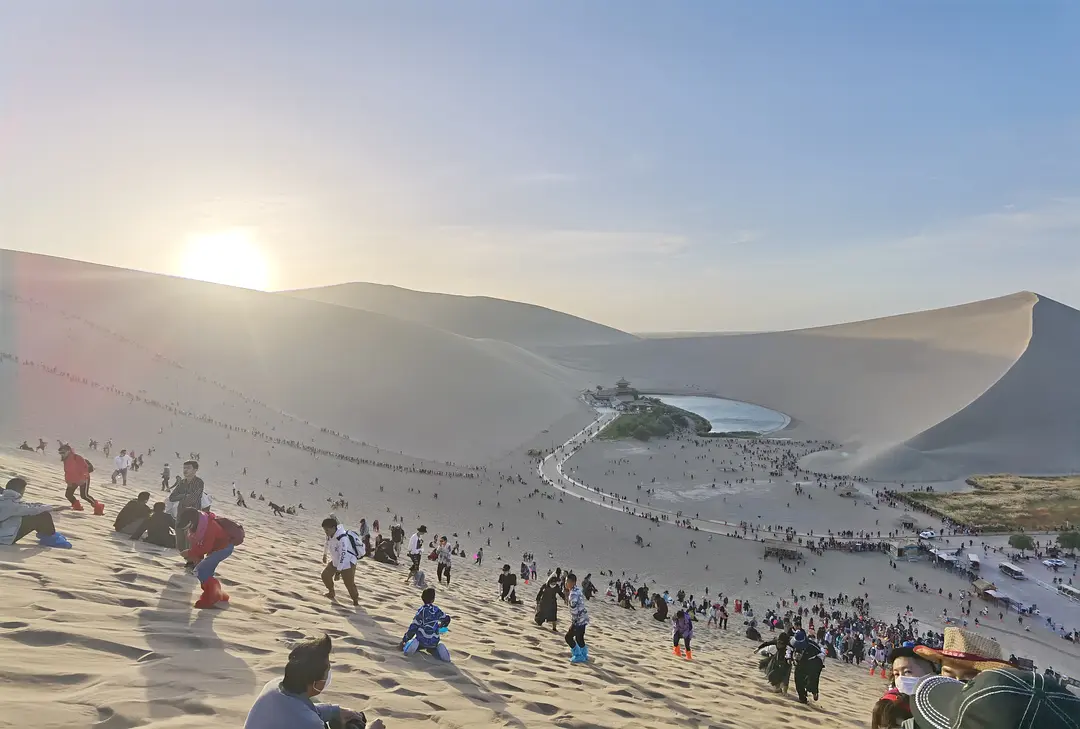 敦煌包車租車公司提示：汽車租賃公司需要具備哪些資質(zhì)