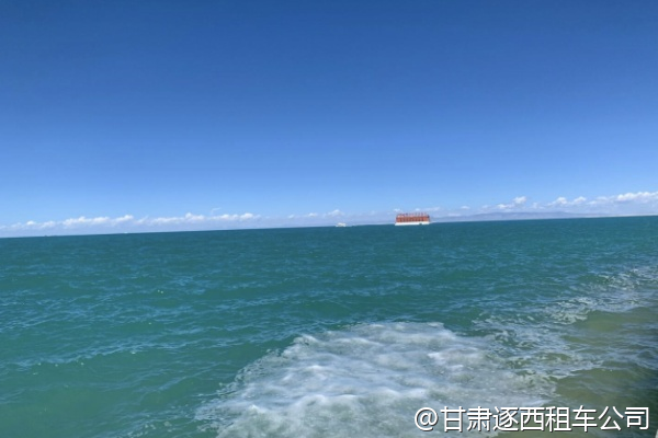 我們帶了兩個行李箱，轎車后備箱放得下嗎？  