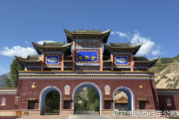 想租越野車穿越巴丹吉林沙漠，需要什么特殊準備？  